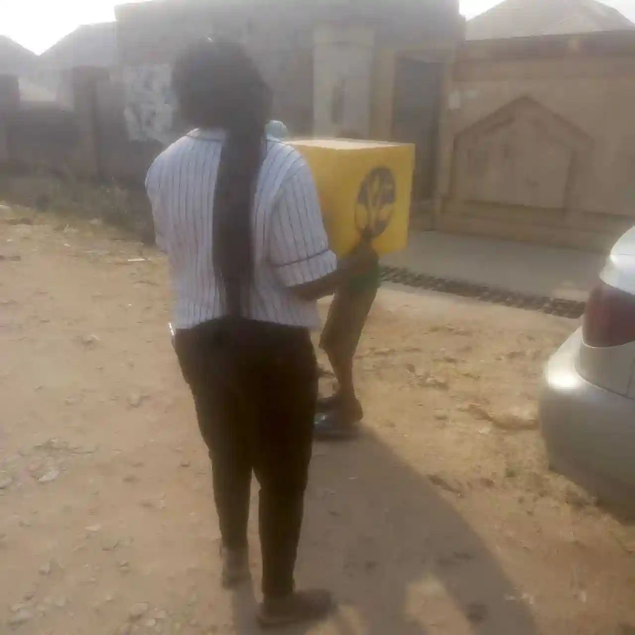 yefepere-successful-birthday-cake-delivery-customer-resident-at-lugbe-abuja